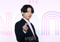 [포토] 방탄소년단 정국 '세련된 꽃미남 하트'