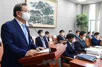 [포토] 국회 운영위 전체회의, 발언하는 노영민