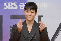 [포토] 드라마 복귀한 주원 '여심 녹이는 하트'