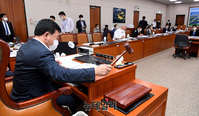 [포토] 국토위 예결소위 주재하는 박성민 위원장