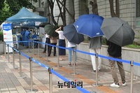 [포토] 코로나 신규 확진자 441명… 선별진료소, 오후부터 검사 재개
