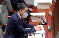 [포토] 답변하는 박능후 보건복지부장관