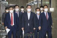 [포토] 상임전국위원회 참석하는 정우택 의장