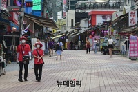 [포토] 코로나 여파로 한산한 홍대거리
