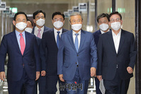 [포토] 제3차 전국위 입장하는 '김종인-주호영-정우택'