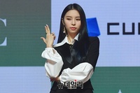 [포토] 시그니처 포즈하는 CLC 엘키
