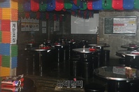 [포토] 사회적 거리두기 2.5단계 시행에 불 꺼진 이태원