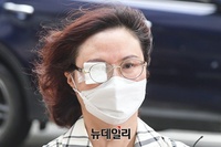 [포토] 재판 출석하는 정경심, 조국 전 장관은 증인보호신청
