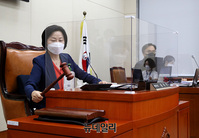 [포토] 의사진행 하는 송옥주 환경노동위원회 위원장