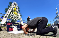 [포토] 상복 차림으로 국회 찾은 코인노래방 업주들 "방역수칙 지키며 영업하게 해달라"