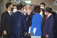 [포토] 비대위 참석하는 국민의힘 지도부