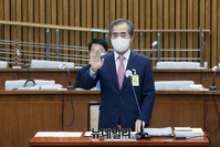 [포토] 선서하는 조병현 중앙선거관리위원 후보자