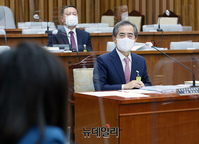 [포토] 질문에 답하는 조병현 중앙선거관리위원 후보자