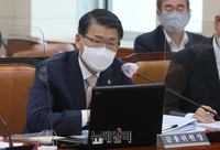 [포토] 답변하는 은성수 금융위원장