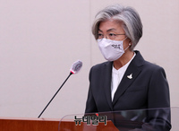 [포토] 안건 제안설명 하는 강경화 외교부 장관