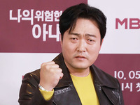 [포토] 배우 이준혁 "오늘밤 MBN서 만나요"