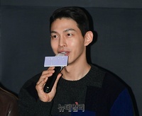 [포토] 최정원 "첫 스크린 데뷔라 떨려요"