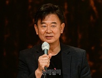 [포토] 연극 '더 드레서' 제작발표회, 인사말하는 김희철 정동극장 대표