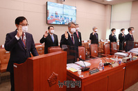[포토] 선서하는 산자위 국정감사 증인들