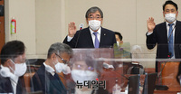 [포토] 국감장서 증인선서하는 윤석헌