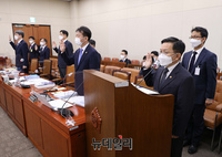 [포토] 선서하는 노석환 관세청장