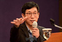 [영상] 트러스트포럼 창립, 첫 강연자로 나선 진중권