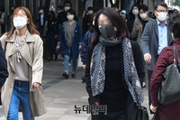 [포토] 서울 아침기온 6도..올 가을 들어 가장 추운 날씨