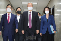 [포토] 비대위 입장하는 국민의힘 지도부