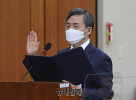 [포토] 선서하는 양승동 KBS 사장