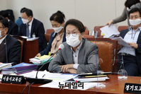 [포토] 의원들의 질문에 답하는 조희연 서울시교육감