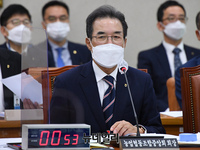 [포토] 의원들의 질문에 답하는 이성희 농협중앙회장