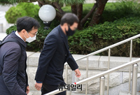 [포토] 검찰수사심의위원회 참석하는 故김홍영 검사 부친