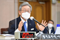 [포토] 질문에 답변하는 이재명 경기도지사