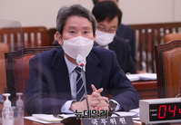 [포토] 답변하는 이인영 통일부 장관