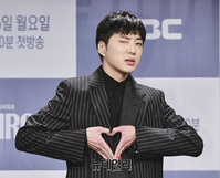 [포토] 카이로스, 강승윤 카리스마 넘치는 하트