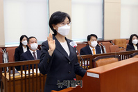 [포토] 선서하는 노정희 중앙선거관리위원 후보