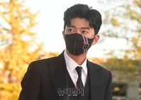 [포토] 임영웅 "레드카펫에서도 마스크는 필수"