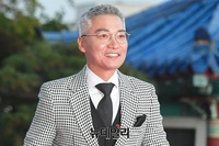 [포토] 조재윤 "장관 표창 받으러 왔어요"