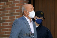 [포토] 대법원 판결에 이명박 자택 찾는 류우익 전 비서실장