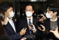 [포토] 본회의장 떠나는 정정순 민주당 의원