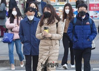 [포토] 작년보다 일찍 온 추위..서울 첫 영하권