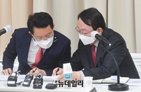 [포토] 대화 나누는 '김상훈-이갑산'