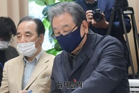 [포토] 재보궐선거 후보 토론회 참석한 김무성 전 의원