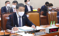 [포토] 질문에 답하는 박능후 보건복지부 장관