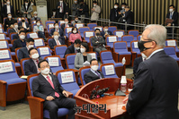 [포토] 국민의힘 의총, 발언하는 김종인