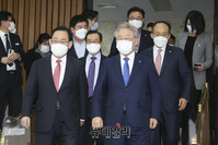 [포토] 입장하는 주호영-이재명