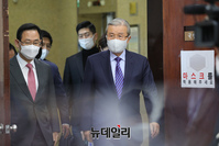 [포토] 비대위 입장하는 국민의힘 지도부