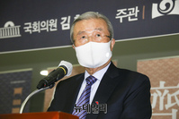 [포토] 축사하는 김종인 국민의힘 비상대책위원장