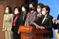 [포토] 여가부 장관 관련 기자회견 갖는 김정재 의원