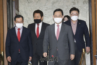 [포토] 회의 참석하는 주호영 국민의힘 원내대표